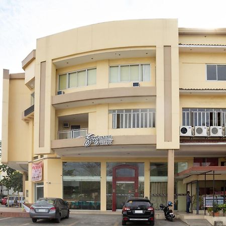 Oyo 133 Jazzy James Country Hotel 2 Davao Ngoại thất bức ảnh